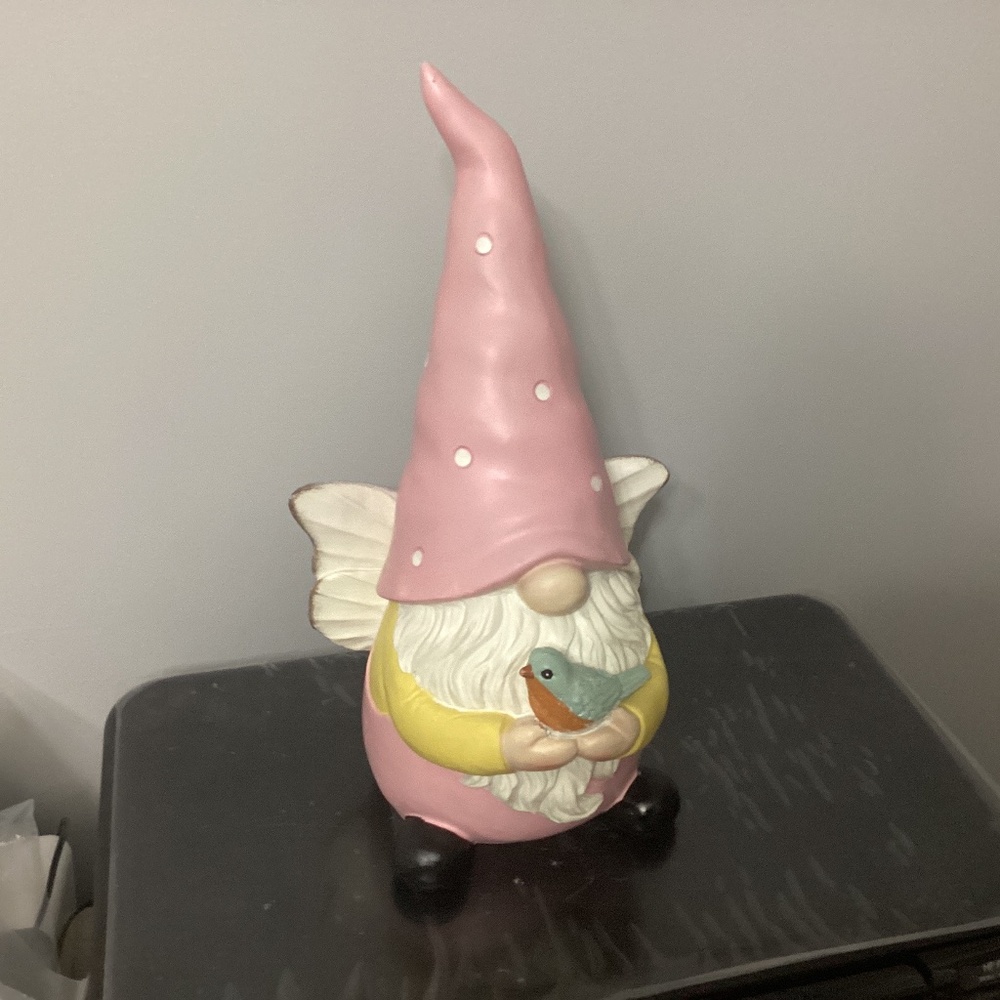 Gnome with bird